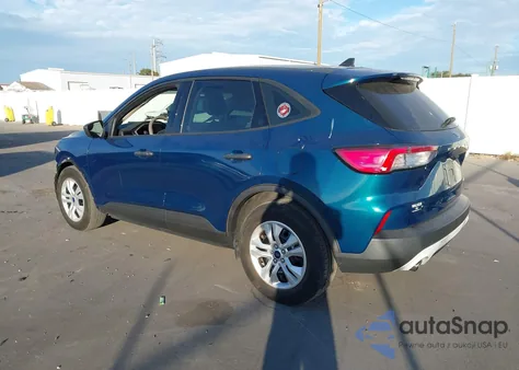 2020 Ford Escape S z USA, uszkodzony, nr VIN 1FMCU0F61LUB57932